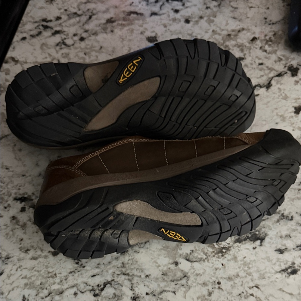 Keen women’s size 8 - Picture 2 of 7